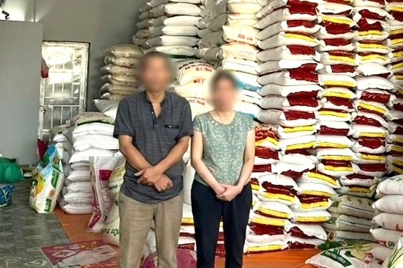 Đôi vợ chồng bán hàng chục tấn gạo giả thương hiệu Séng Cù, ST25 Đôi vợ chồng bán hàng chục tấn gạo giả thương hiệu Séng Cù, ST25