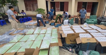 Đôi vợ chồng buôn lậu hơn 50.000 bao thuốc lá