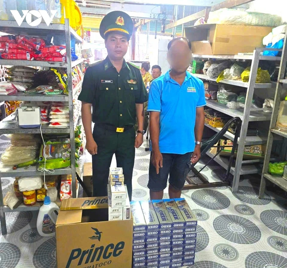 Đồn Biên Phòng Sông Đốc phát hiện gần 500 bao thuốc lá lậu ở Cà Mau Đồn Biên Phòng Sông Đốc phát hiện gần 500 bao thuốc lá lậu ở Cà Mau