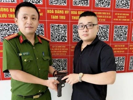 Dọn nhà phát hiện súng K54 cùng 13 viên đạn Dọn nhà phát hiện súng K54 cùng 13 viên đạn