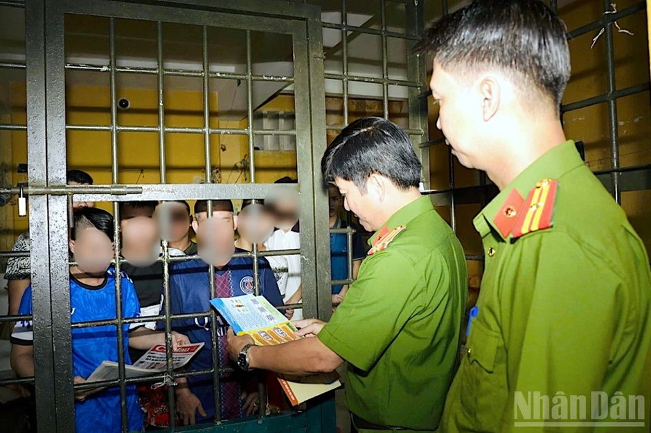 Đồng hành cùng người lầm lỗi trên đường hoàn lương Đồng hành cùng người lầm lỗi trên đường hoàn lương