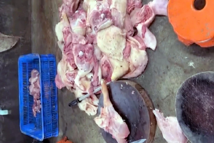 Đồng Nai bắt 3 người mua heo bệnh, không rõ nguồn gốc để làm heo quay đem bán Đồng Nai bắt 3 người mua heo bệnh, không rõ nguồn gốc để làm heo quay đem bán