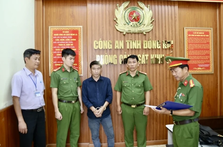 Đồng Nai: Bắt giam hai người tập kết hàng trăm tấn da bò gây ô nhiễm Đồng Nai: Bắt giam hai người tập kết hàng trăm tấn da bò gây ô nhiễm