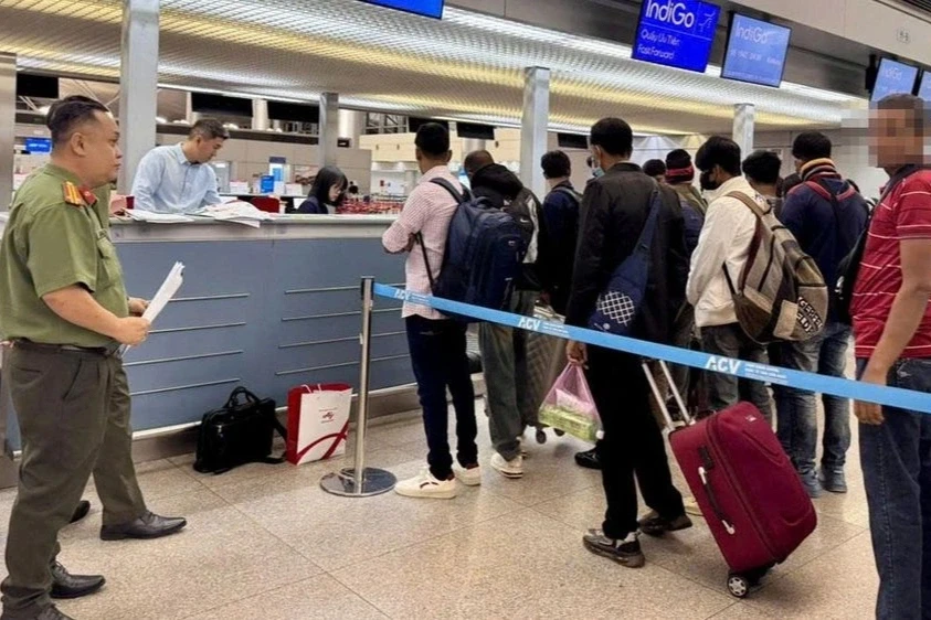 Đồng Nai trục xuất 36 lao động Bangladesh cư trú bất hợp pháp Đồng Nai trục xuất 36 lao động Bangladesh cư trú bất hợp pháp