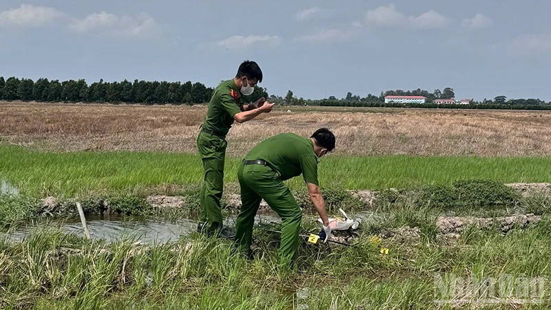 Đồng Tháp: 1 người tử vong nghi do sử dụng thiết bị kích điện bắt cá Đồng Tháp: 1 người tử vong nghi do sử dụng thiết bị kích điện bắt cá