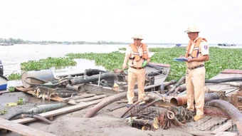 Đồng Tháp bắt 7 phương tiện thủy khai thác, vận chuyển cát trái phép