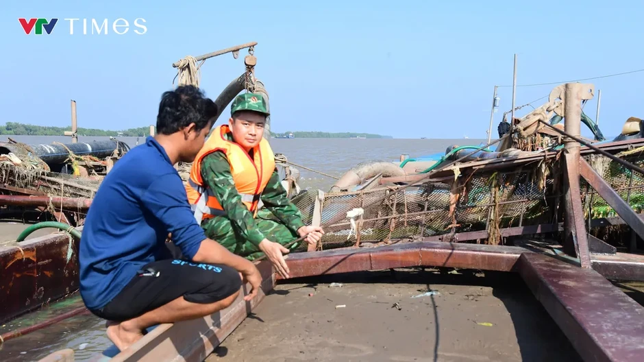 Đồng Tháp: Bắt giữ 3 phương tiện vận chuyển cát không rõ nguồn gốc trên biển Đồng Tháp: Bắt giữ 3 phương tiện vận chuyển cát không rõ nguồn gốc trên biển