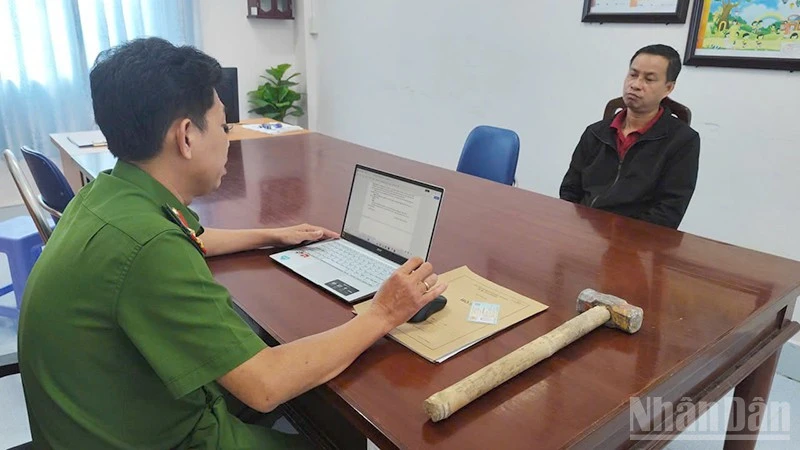 Đồng Tháp: Đập phá 6 hũ cốt gia đình người tình vì ghen Đồng Tháp: Đập phá 6 hũ cốt gia đình người tình vì ghen