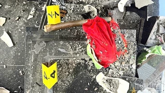 Đồng Tháp: Đập phá 6 hũ cốt gia đình người tình vì ghen