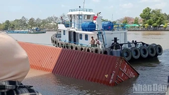 Đồng Tháp điều tra, xử lý tàu chở hàng va vào dạ cầu dây Chợ Gạo