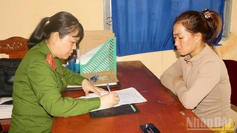Đồng Tháp: Tiếp nhận đối tượng truy nã ra đầu thú
