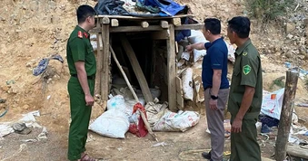 Đột kích 'điểm nóng' khai thác vàng trái phép ở Đà Nẵng