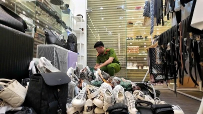 Đột kích nhiều kho hàng giả trị giá hàng tỷ đồng tại Đà Nẵng Đột kích nhiều kho hàng giả trị giá hàng tỷ đồng tại Đà Nẵng