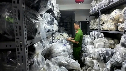 Đột kích nhiều kho hàng giả trị giá hàng tỷ đồng tại Đà Nẵng Đột kích nhiều kho hàng giả trị giá hàng tỷ đồng tại Đà Nẵng