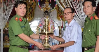 Đột nhập miếu Bà Chúa Xứ ở TPHCM, trộm nhiều đồ đồng và dây chuyền vàng