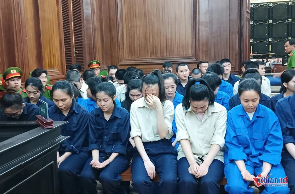 Dụ dỗ hơn 200 chủ thẻ tín dụng chuyển tiền để chiếm đoạt hàng chục tỷ đồng Dụ dỗ hơn 200 chủ thẻ tín dụng chuyển tiền để chiếm đoạt hàng chục tỷ đồng