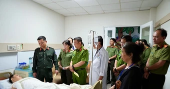 Du khách Anh tấn công Thiếu tá công an bị thương từng điều trị tâm thần?