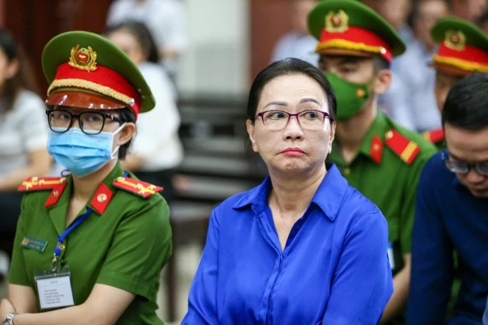 Du thuyền của Trương Mỹ Lan "ế" khách, tiếp tục hạ giá lần 2 Du thuyền của Trương Mỹ Lan "ế" khách, tiếp tục hạ giá lần 2
