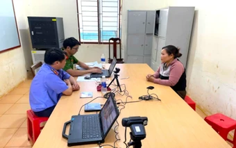 Dùng 2 triệu đồng để lừa chủ đất ký giấy tờ làm sổ đỏ, rồi đem cầm cố cho ngân hàng