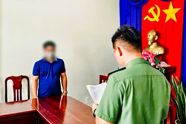 Dùng ảnh vợ cũ đăng tìm đối tác ‘giao lưu tình cảm’, người đàn ông bị phạt Dùng ảnh vợ cũ đăng tìm đối tác ‘giao lưu tình cảm’, người đàn ông bị phạt