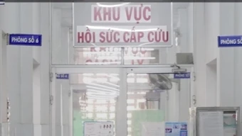 Dùng dao tấn công 4 người hàng xóm rồi bỏ trốn