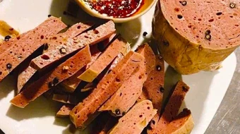 Dùng hàn the sản xuất chả bò, một chủ cơ sở bị khởi tố