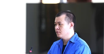 Dùng súng nhựa đi cướp tiệm vàng, lãnh 18 năm tù