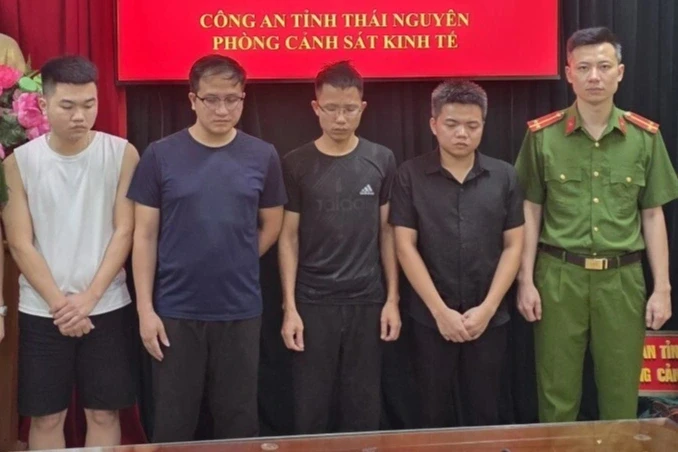 Dùng thiết bị phá sóng "mắt thần", 4 tài xế taxi bị bắt Dùng thiết bị phá sóng "mắt thần", 4 tài xế taxi bị bắt