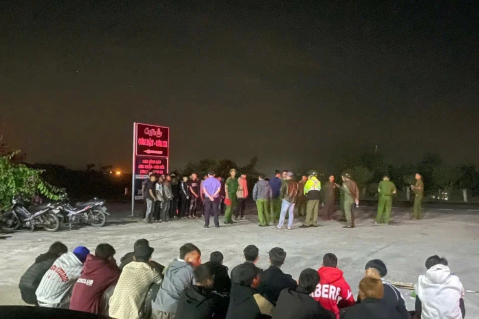 Đuổi đánh nhau trên quốc lộ, 22 thanh thiếu niên bị khởi tố Đuổi đánh nhau trên quốc lộ, 22 thanh thiếu niên bị khởi tố