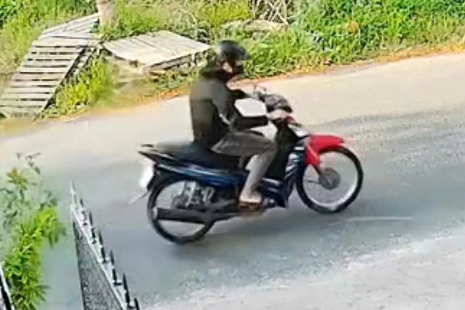 Đuổi theo tên cướp, người đàn ông bị ngã xe khiến vợ tử vong Đuổi theo tên cướp, người đàn ông bị ngã xe khiến vợ tử vong