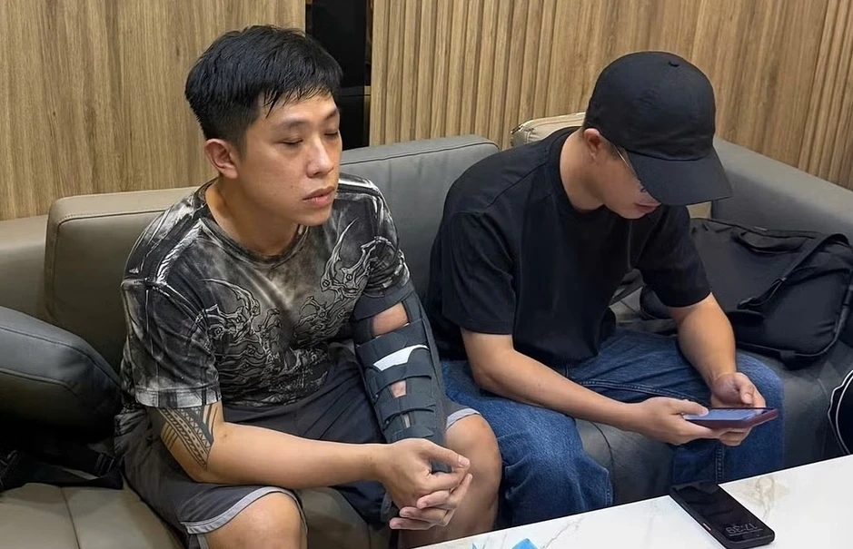 Đường dây bán dâm nam với 180 'trai bao' bị phát hiện Đường dây bán dâm nam với 180 'trai bao' bị phát hiện