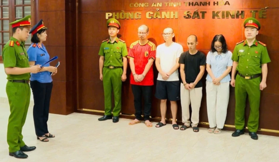 Đường dây buôn lậu hàng trăm xe điện ba bánh xuyên biên giới Đường dây buôn lậu hàng trăm xe điện ba bánh xuyên biên giới