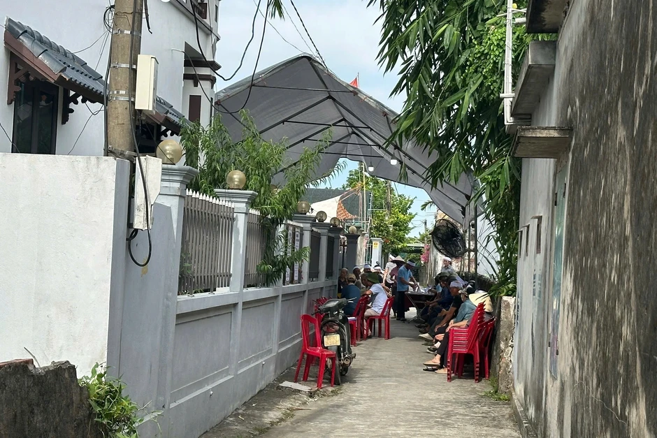 Em vợ lẻn vào nhà, đâm tử vong anh rể đang xem bóng đá Em vợ lẻn vào nhà, đâm tử vong anh rể đang xem bóng đá