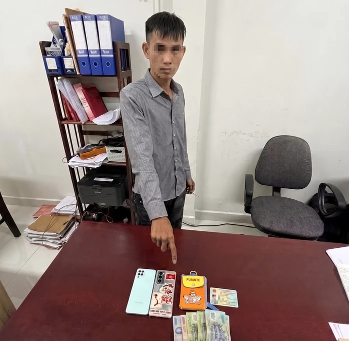 Gã bạn trai tù tội hẹn bạn gái ở TPHCM vào khách sạn để trộm cắp Gã bạn trai tù tội hẹn bạn gái ở TPHCM vào khách sạn để trộm cắp