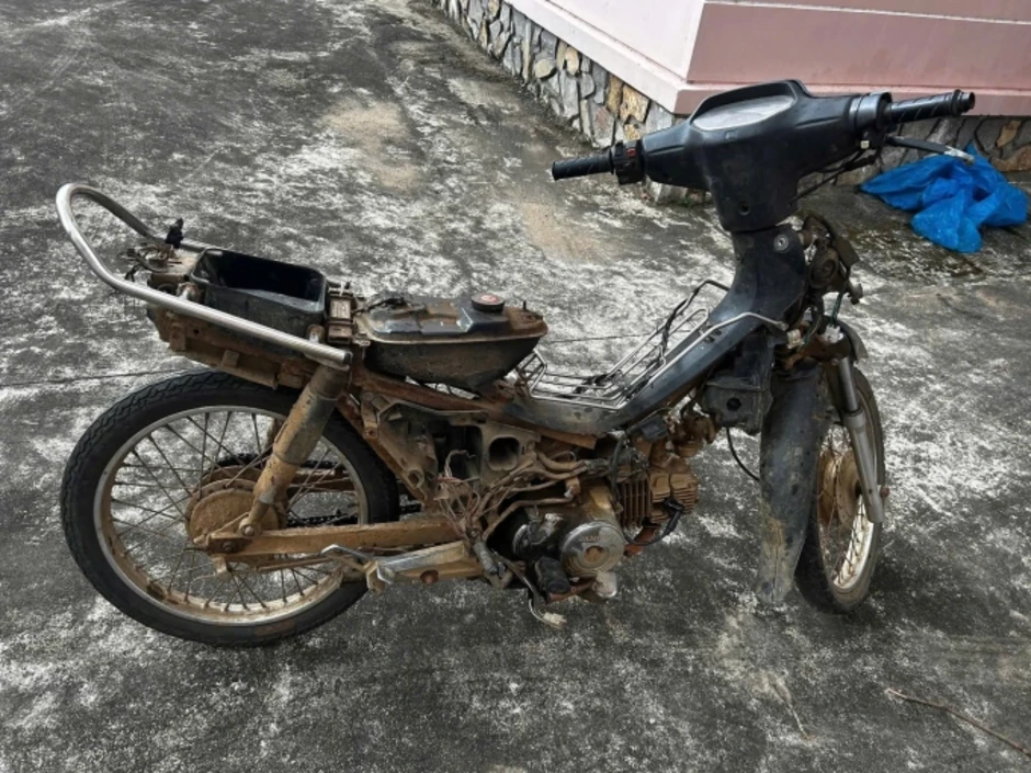 Gã đàn ông bịt mặt đe dọa bà chủ tiệm vàng Gã đàn ông bịt mặt đe dọa bà chủ tiệm vàng