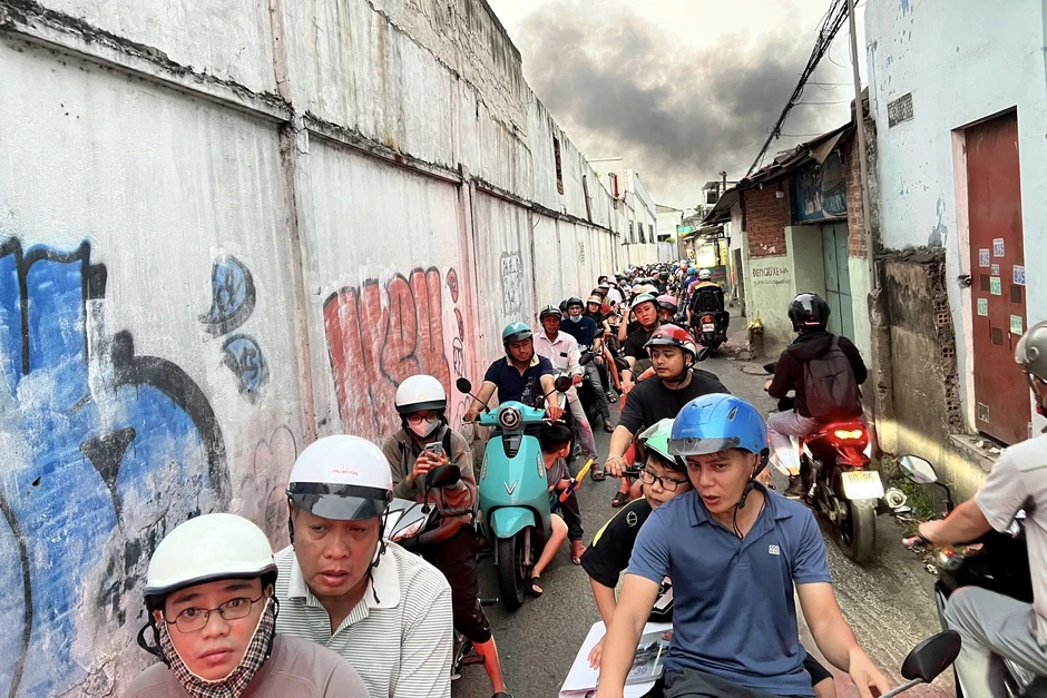 Gã đàn ông đánh nam sinh và người can ngăn sau va chạm xe ở TPHCM Gã đàn ông đánh nam sinh và người can ngăn sau va chạm xe ở TPHCM