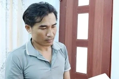 Gã đàn ông hiếp dâm con gái riêng 13 tuổi của vợ hờ Gã đàn ông hiếp dâm con gái riêng 13 tuổi của vợ hờ