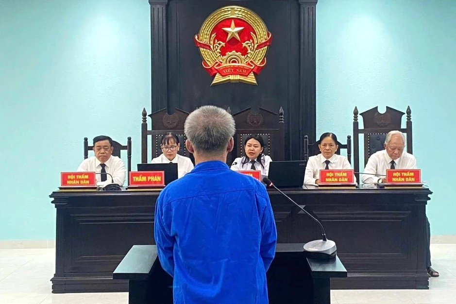 Gã đàn ông U60 nhiều lần xâm hại bé gái dưới 10 tuổi Gã đàn ông U60 nhiều lần xâm hại bé gái dưới 10 tuổi