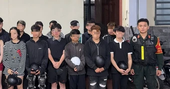 Gần 100 cán bộ công an Đà Nẵng tuần tra xuyên đêm, phát hiện hàng loạt vi phạm tội phạm đường phố