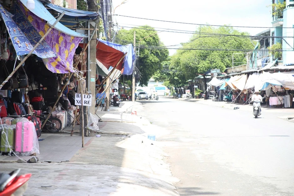Gần 2 tháng, phường Dĩ An xử phạt hơn 332 triệu đồng vi phạm trật tự đô thị Gần 2 tháng, phường Dĩ An xử phạt hơn 332 triệu đồng vi phạm trật tự đô thị