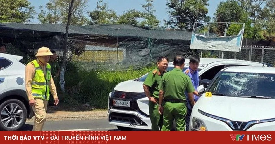 Ghen tuông vô lối, chồng trẻ chặn đường đập phá taxi chở vợ đi trốn Ghen tuông vô lối, chồng trẻ chặn đường đập phá taxi chở vợ đi trốn