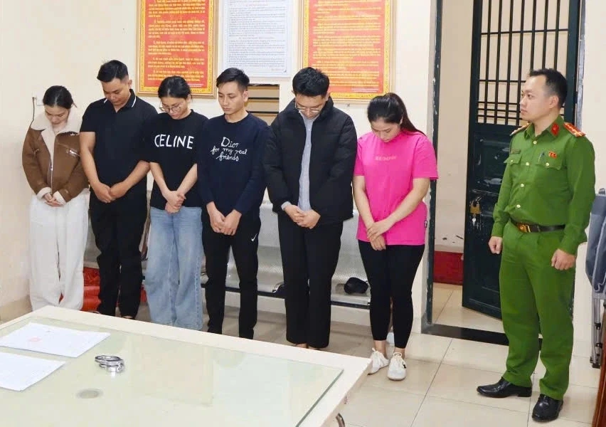 Giả bác sĩ tiêm nước muối sinh lý để tăng kích thước dương vật cho khách Giả bác sĩ tiêm nước muối sinh lý để tăng kích thước dương vật cho khách