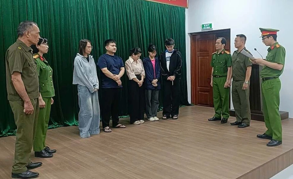 Giả bác sĩ, 'vẽ bệnh' để dọa khách mua liệu trình đắt tiền ở spa Giả bác sĩ, 'vẽ bệnh' để dọa khách mua liệu trình đắt tiền ở spa