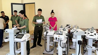 Giả bác sĩ, vờ tiêm 'tiêm nano canxi trị xương khớp' lừa tiền nhiều người cao tuổi