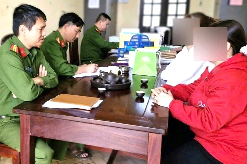 Giả bắt cóc trẻ em để ép gia đình nạn nhân chuyển tiền Giả bắt cóc trẻ em để ép gia đình nạn nhân chuyển tiền