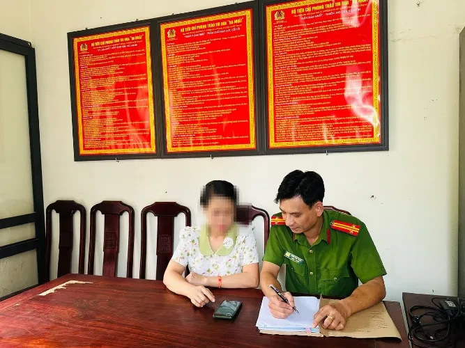 Giả danh cán bộ xã lừa lấy thông tin cá nhân để vay tiền trực tuyến Giả danh cán bộ xã lừa lấy thông tin cá nhân để vay tiền trực tuyến