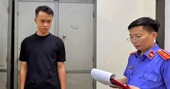 Giả danh công an cưỡng đoạt tiền của cô gái trong khách sạn