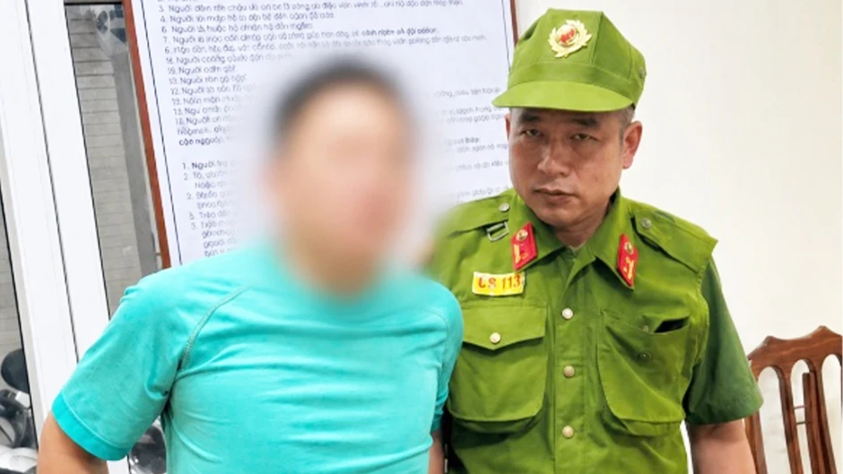 Giải cứu phụ nữ bị chồng bạo hành trong đêm ở Hà Nội Giải cứu phụ nữ bị chồng bạo hành trong đêm ở Hà Nội