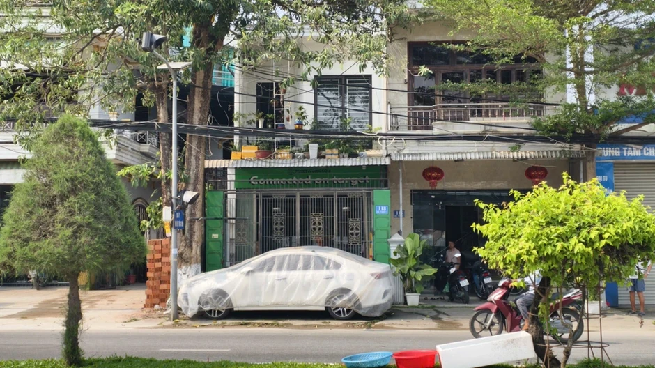 Giám đốc Công an tỉnh Quảng Ngãi thông tin về vụ ‘Đi làm vài ngày về bị chiếm luôn căn nhà’ Giám đốc Công an tỉnh Quảng Ngãi thông tin về vụ ‘Đi làm vài ngày về bị chiếm luôn căn nhà’