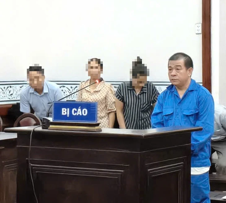 Giám đốc công ty môi giới bất động sản lĩnh 14 năm tù vì lừa bán đất 'ma' Giám đốc công ty môi giới bất động sản lĩnh 14 năm tù vì lừa bán đất 'ma'